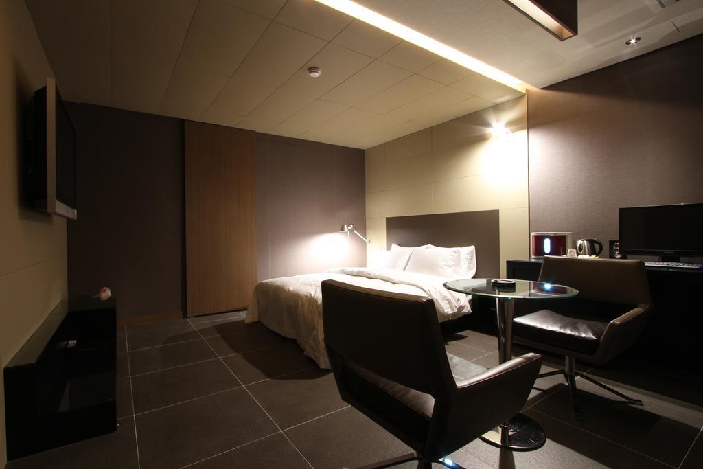 Valentine Hotel Goyang Quarto foto